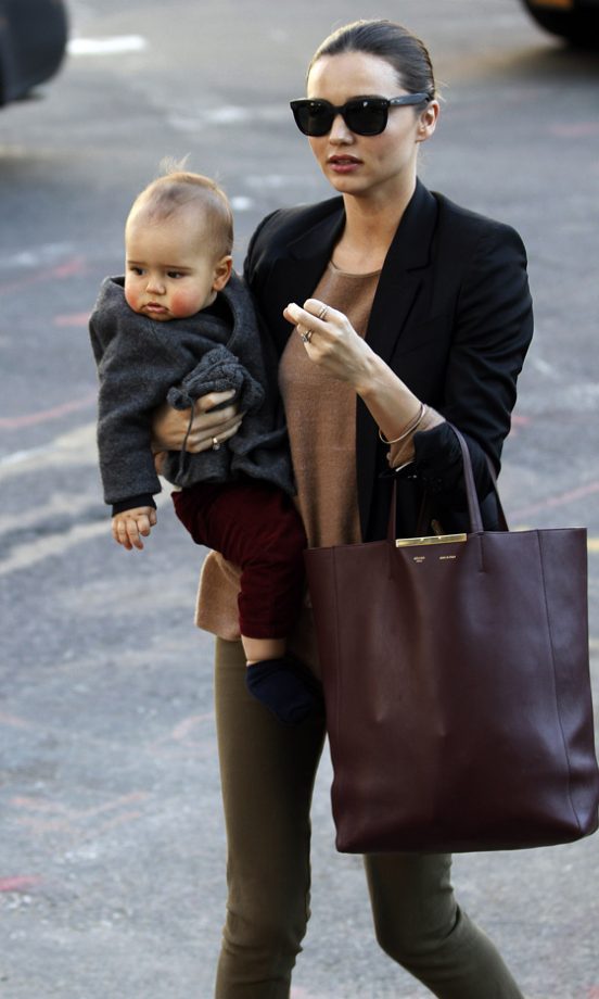 Miranda Kerr Is One Super-Groomed Mum! We Love The Big Tote Bag