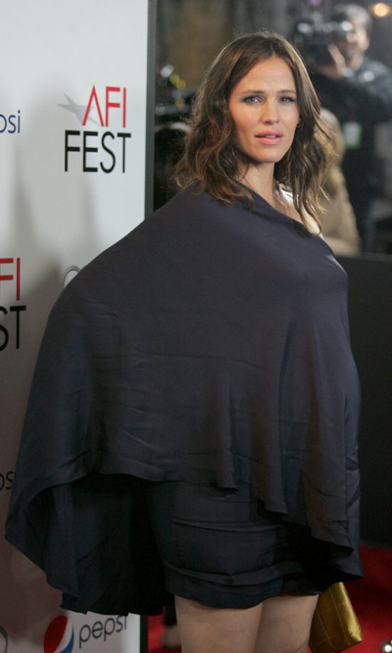 A Heavily Pregnant Jennifer Garner Hits The Red Carpet, 2011