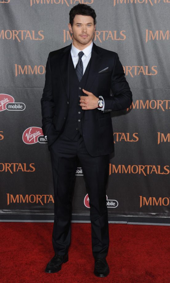 Twilight Star Kellan Lutz Set Pulses Racing At The Premiere Of His New Flick, Immortals