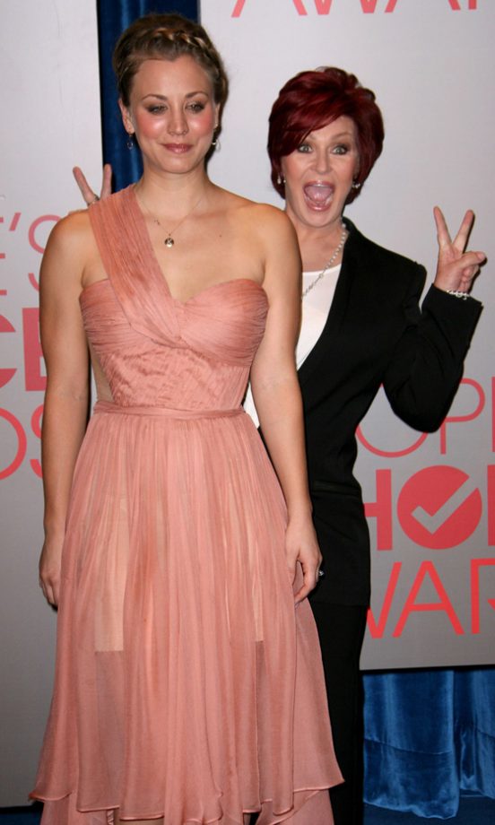 Look Behind You: Sharon Osbourne Fools Around Behind Kaley Cuoco, 2011