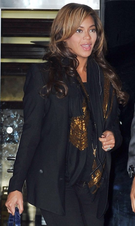Pregnant Beyoncé Dresses Her Baby Bump In Gold Sequins, Nov 2011