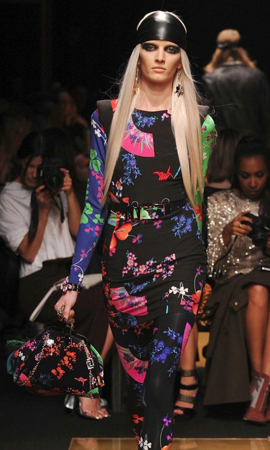 Models Sported Heavy Eye Make-Up And Black Thick Headbands On The Versace For H&M Catwalk, 2011