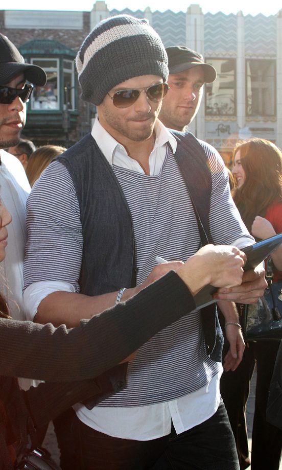 Twilight Star Kellan Lutz Rocked A Selection Of Winter Warmers Outside The Extra TV Studios In LA, 2011