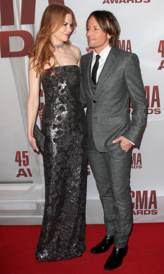 Nicole Kidman Gives Keith Urban The Look Of Love At The CMA Awards 2011– Loving The Metallic Dress Nic