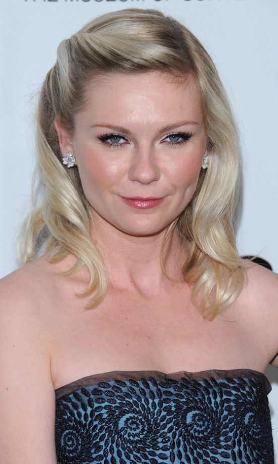 Kirsten Dunst Kept Things Single At The Museum Of Contemporary Art Gala With A Twisted Wavy Hairstyle, 2011