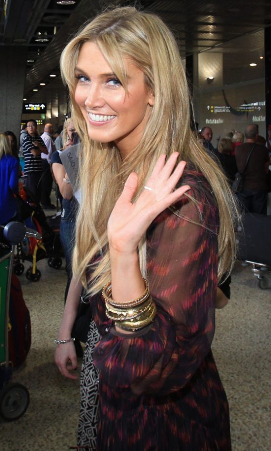 Deltra Goodrem Arrived At Melbourne International Airport Working Statement Gold Bangles And A Sunkissed Glow, 2011