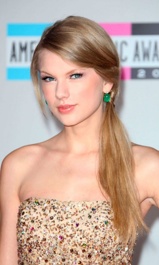 Taylor Swift At The American Music Awards, 2011