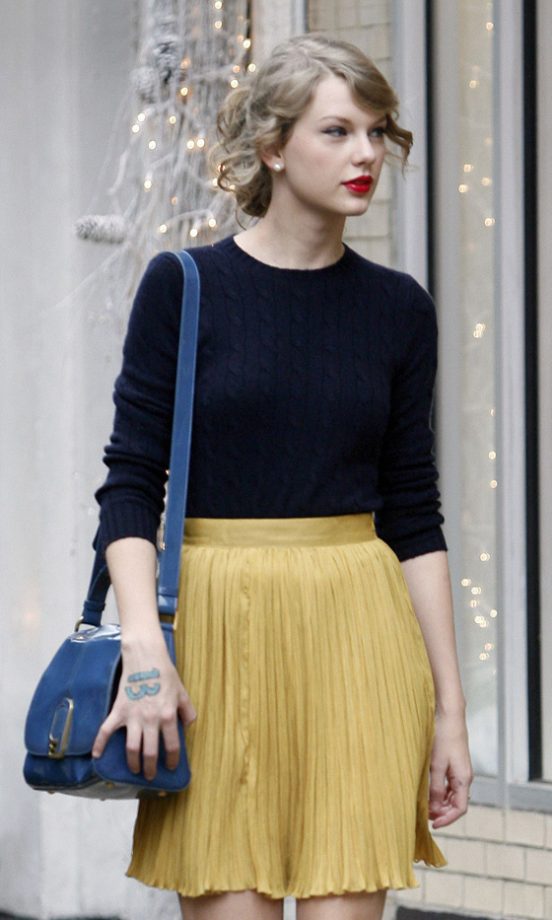 Taylor Swift Looked Lovely Wearing Lemon In New York, 2011
