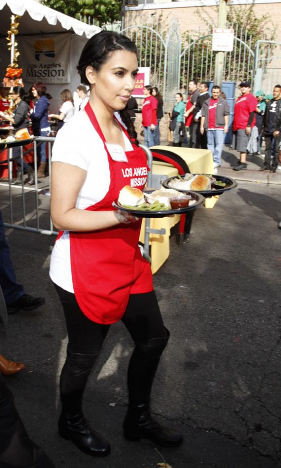 Kim Kardashian Dressed Down In Jeans And A T-Shirt To Serve Thanksgiving Dinner To The Homeless In LA. 2011