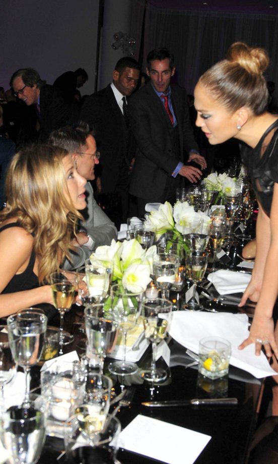 Jennifer Aniston And Jennifer Lopez Caught Up On All The Hollywood Gossip At The US Glamour Awards 2011