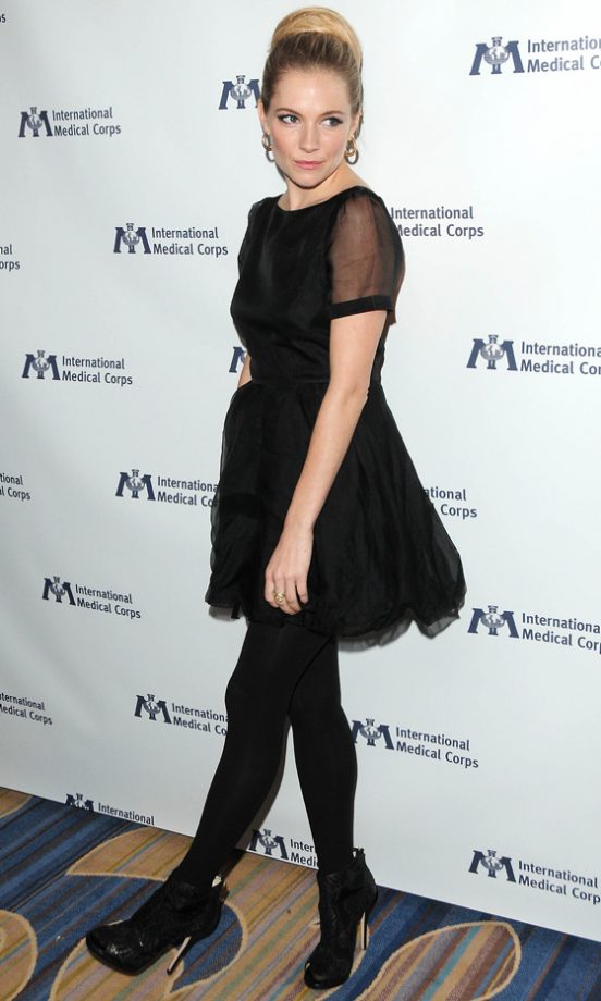 Sienna Miller Rocked A Pretty LBD At The International Medical Corps Awards 2011
