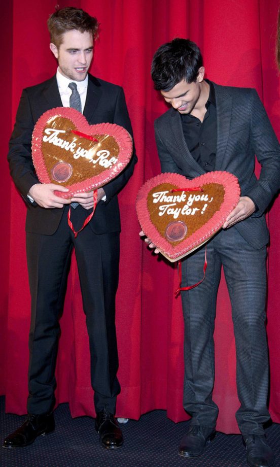 Robert Pattinson And Taylor Lautner Were All Heart In Germany At The Twilight Saga: Breaking Dawn Part 1 Premiere, 2011