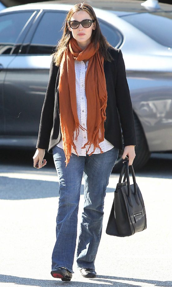 Jennifer Garner Kept Her Baby Bump Warm Out And About In LA, 2011