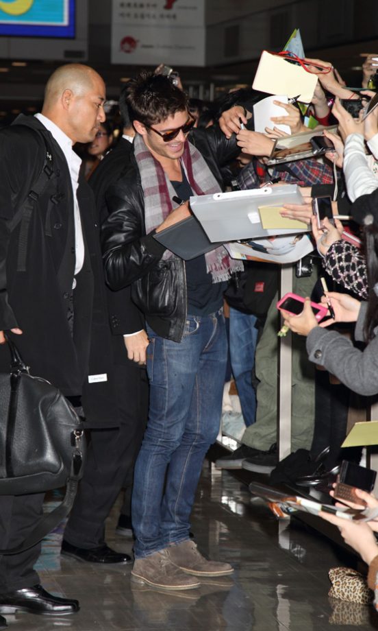 Zac Efron Caused Hysteria At The Narita International Airport In Japan, 2011