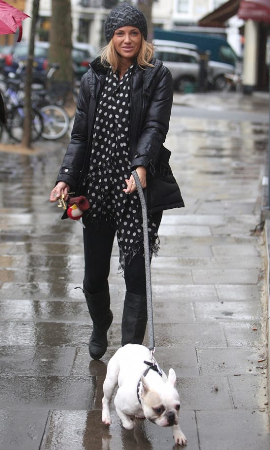 Sarah Harding Took Her Pet Pooch For A Walk In Primrose Hill Wearing A Quilted Black Coat
