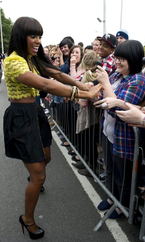 Kelly Rowland Greets Her Excitable Fans In Birmingham, June 2011