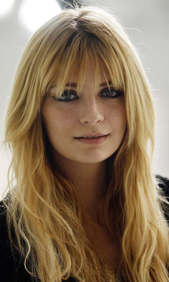 Mischa Barton Caused A Hairstyle Frenzy With Her Eye-Covering Highlighted Fringe, 2008