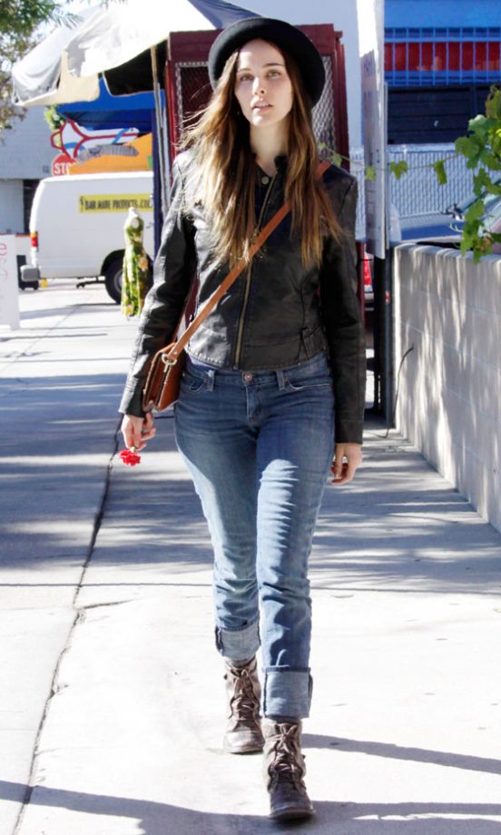Isabel Lucas Looked Casually Cool In LA, 2011