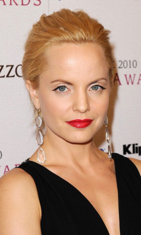 Mena Suvari Keeps Her Eye Make-Up Super Simple To Make The Most Of Her Red Lipstick, 2010
