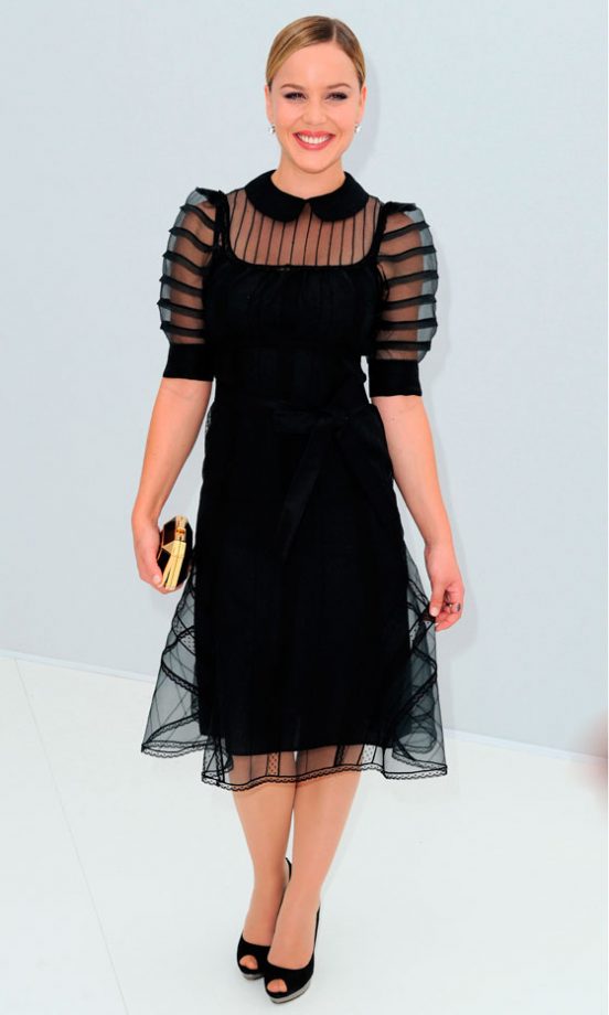 Abbie Cornish Looks Classic In Black At The SS12 Louis Vuitton Show, Paris, 2011
