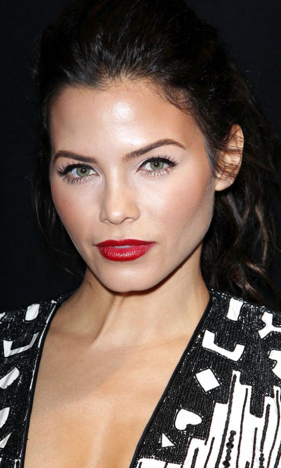 Jenna Dewan Looked Striking With Bold Red Lips At The Naeem Khan Show