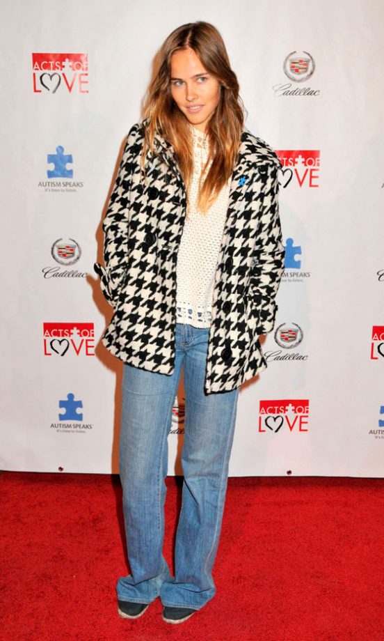 Isabel Lucas Rocked Casual Style At A Charity Benefit In LA, 2008