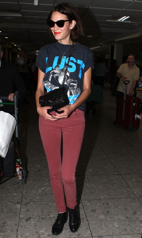 Alexa Chung Looks Effortlessly Cool In Skinny Topshop Jeans, Colour-Pop Lipstick And A Lust-Worthy Chanel Bag At Heathrow Airport, 2011