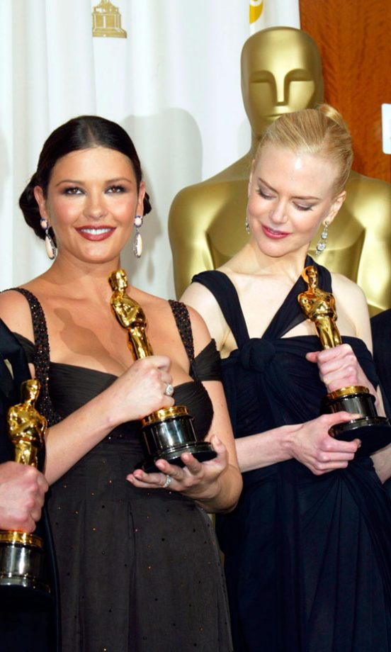 Nicole Kidman Checks Out Catherine Zeta-Jones's Oscar At The 2003 Academy Awards