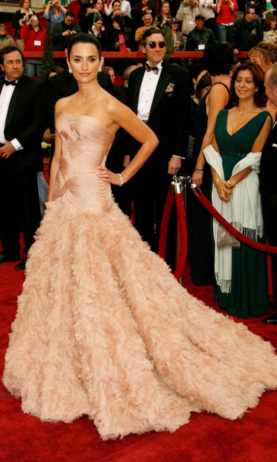 Penelope Cruz Wearing Versace At The Oscars, 2007