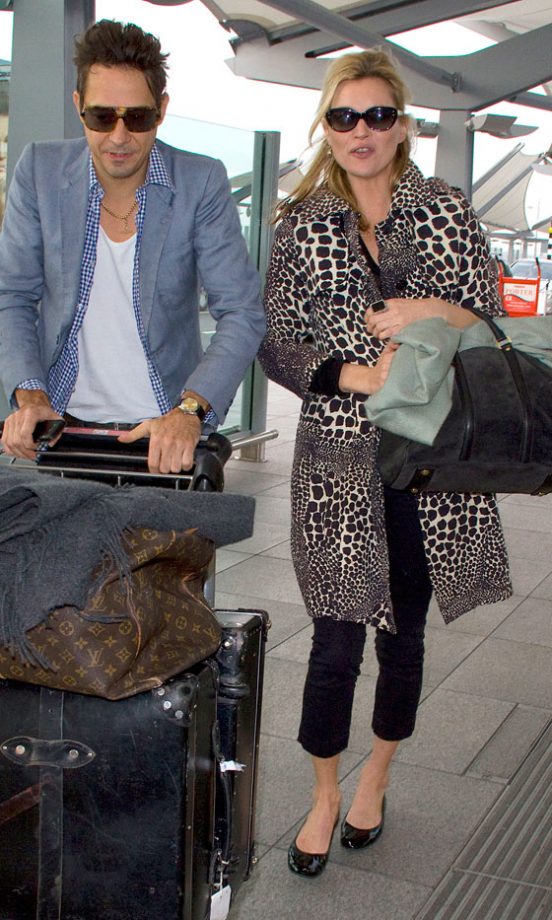 Kate Moss Arrives At Heathrow Airport With Boyfriend Jamie Hince, October 2009