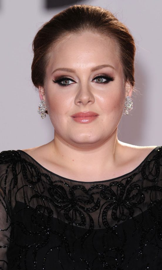 Adele Worked Bold Make-Up With Show-Stopping Lashes At The Brit Awards.2011