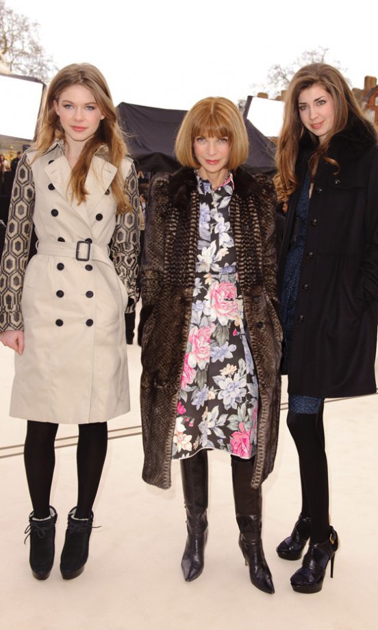 Anna Wintour With Nieces Ellie Wintour And Klara Zak At The Burberry Prorsum Fashion Show AW12
