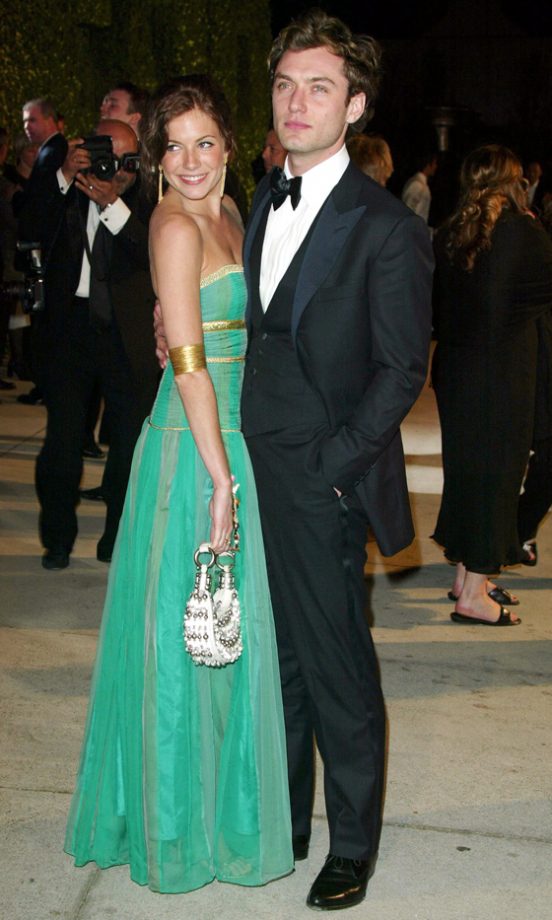 Sienna Miller, Wearing Matthew Williamson, With Jude Law At The 2004 Academy Awards