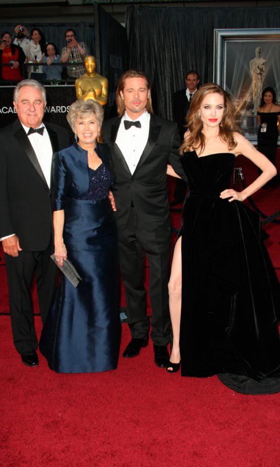 Brad Pitt And Angelina Jolie With Brad's Parents At The Oscars 2012