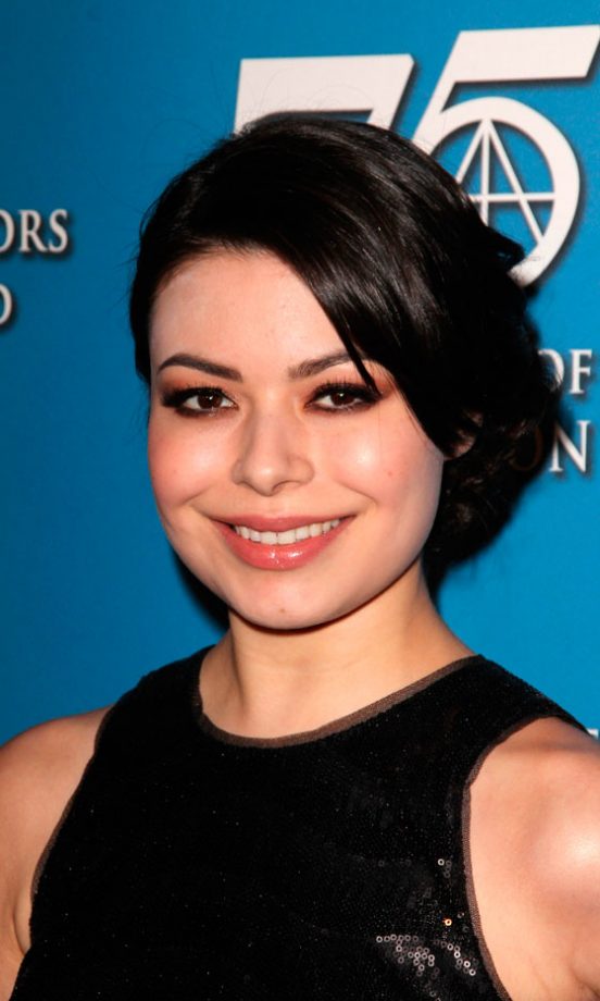 Singer Miranda Cosgrove Shows Off Her New Bob, 2012