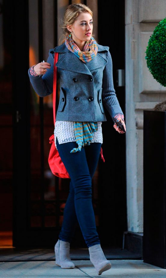 Kaylee DeFer Looking Effortlessly Trendy On The Gossip Girl Set, 2012
