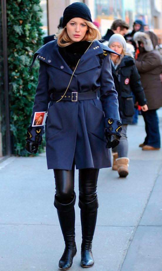 Blake Lively As Serena Van Der Woodsen Wearing A Matthew Williamson Coat In New York, 2009