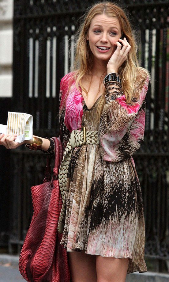 Blake Lively As Serena Van Der Woodsen Chatting On The Phone In Gossip Girl, 2010