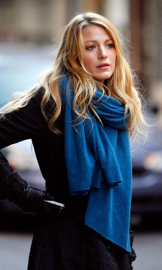 Blake Lively Adds Interest To Her Black Coat With A Striking Blue Scarf On The Gossip Girl Set In New York, 2011