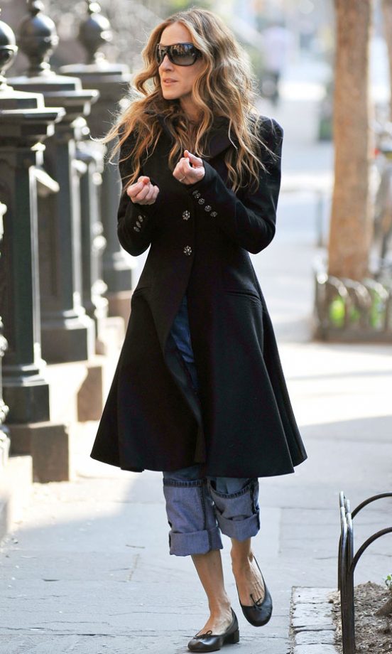 Sarah Jessica Parker Kept Is Casual In Jeans (Note BIG Turn-Ups) And Heeled Ballet Pumps. Cute. 2012