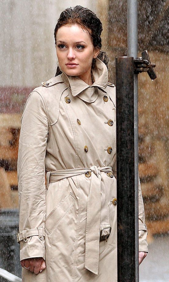 Leighton Meester As Blair Waldorf Gets Caught In The Rain In A Breakfast At Tiffany's Style Scene In New York, 2008