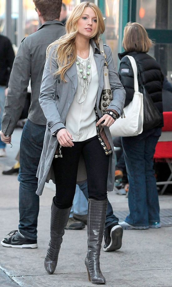 Blake Lively As Serena Van Der Woodsen Walking The Streets of New York, 2008