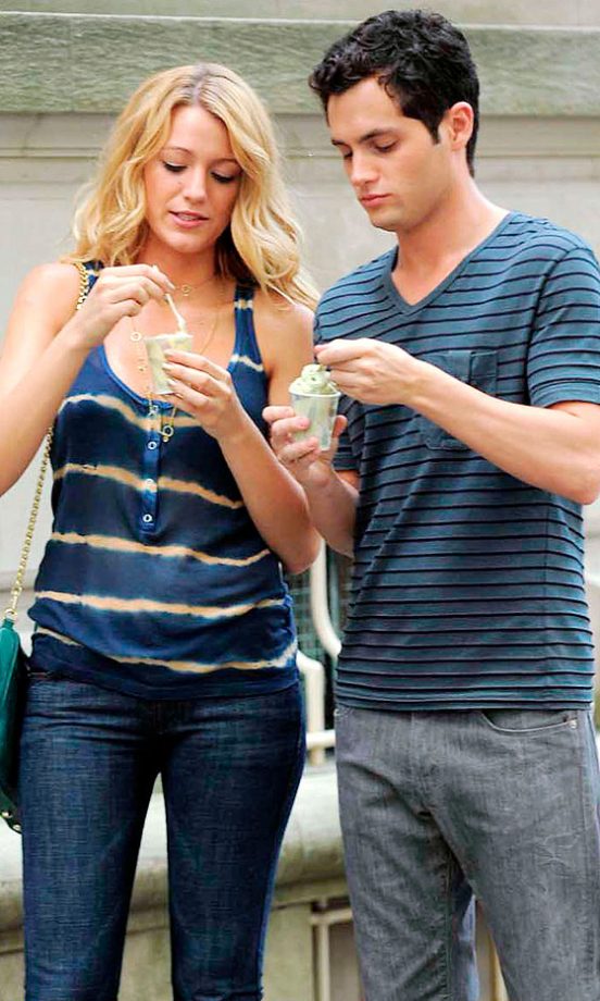 Serena Van Der Woodsen (Blake Lively) And Dan Humphrey (Penn Badgeley) Eat Ice Cream, 2008