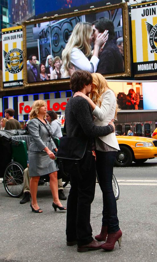 Blake Lively As Serena Van Der Woodson and New Boyfriend Aaron Rose, 2008