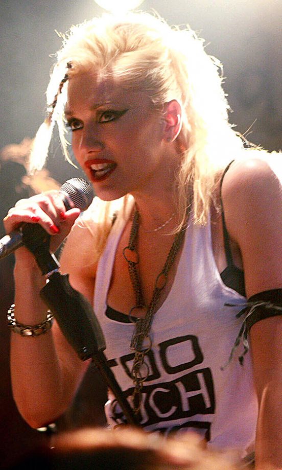 Gwen Stefani And Her Band, No Doubt Perform On An Episode Of Gossip Girl, 2009