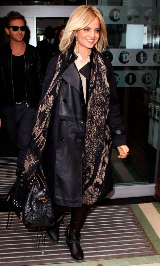 Mena Suvari Pairs Her Rocky Black Essentials With A Snake Print Scarf, 2012