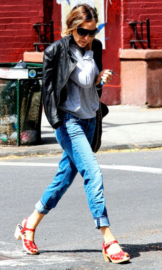 Sarah Jessica Parker Rocks Downtime Fashion With Cute Coral Heels, 2012