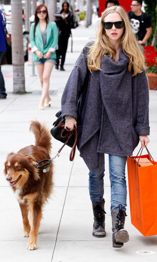 Amanda Seyfried Sports An Oversized Knit, We Envy That Comfort! 2012