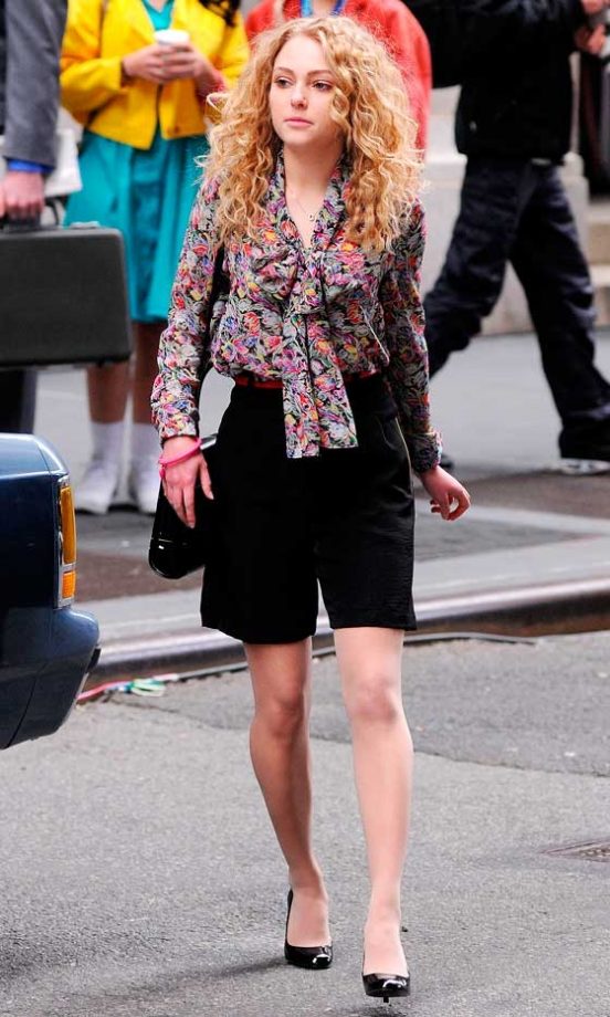 Carrie Bradshaw (AnnaSophia Robb) In The Carrie Diaries, 2012