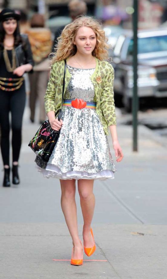 Carrie Bradshaw (AnnaSophia Robb) In The Carrie Diaries, 2012